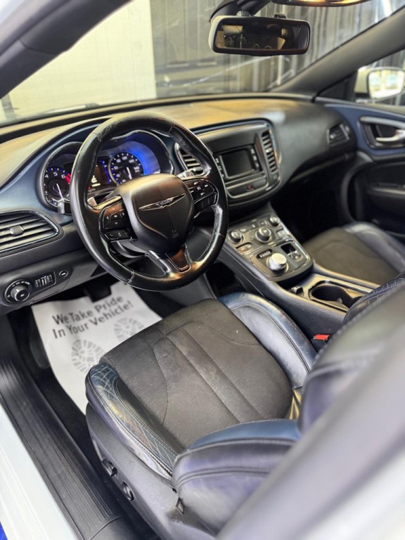 2015 Chrysler 200 Image 20