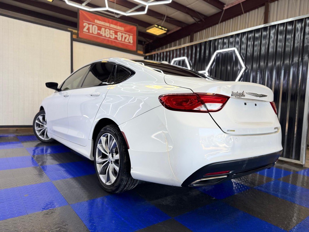 2015 Chrysler 200 Image 29