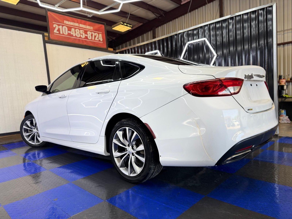 2015 Chrysler 200 Image 30
