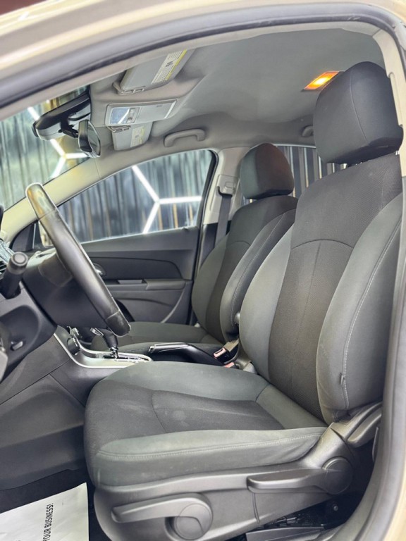 2011 Chevrolet Cruze Image 18