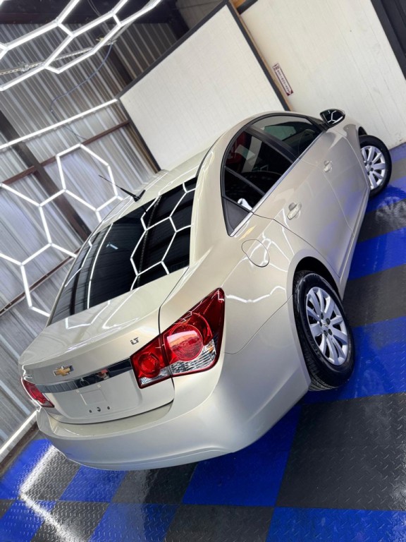 2011 Chevrolet Cruze Image 24