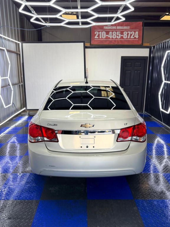 2011 Chevrolet Cruze Image 28