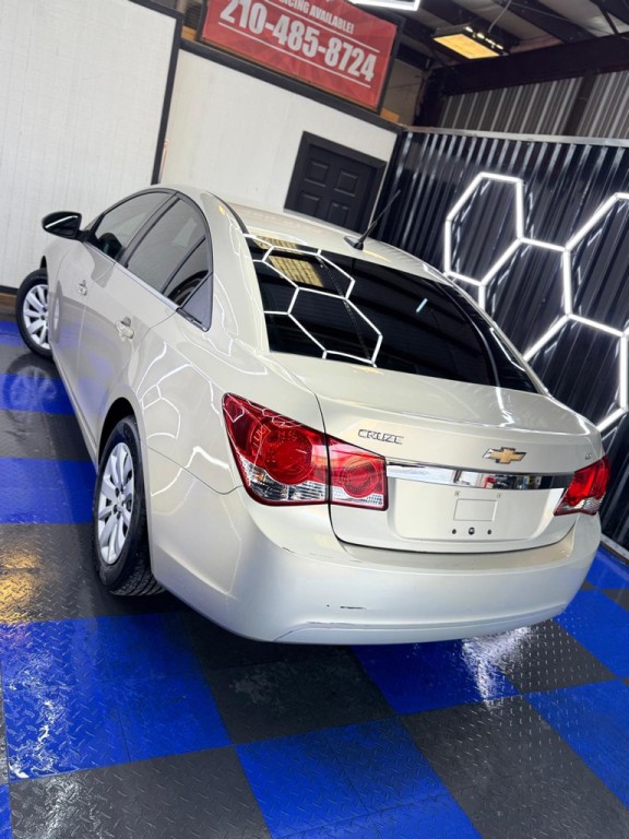 2011 Chevrolet Cruze Image 30