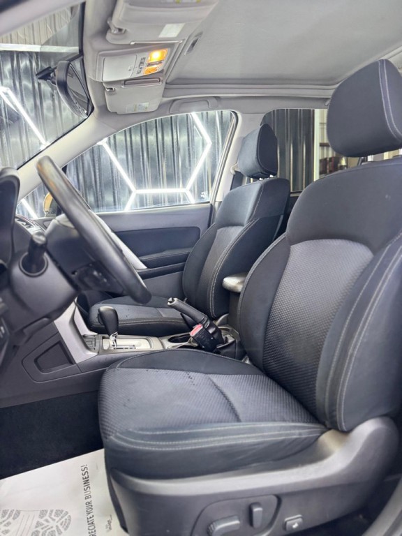2015 Subaru Forester Image 12