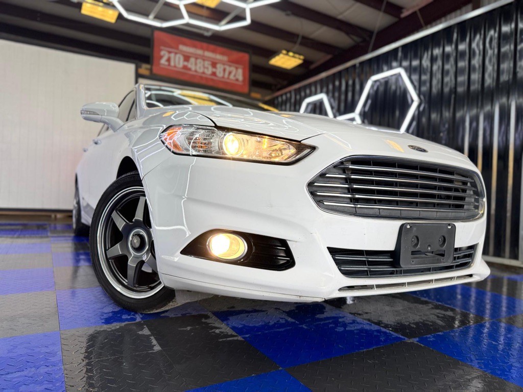 2015 Ford Fusion Image 2
