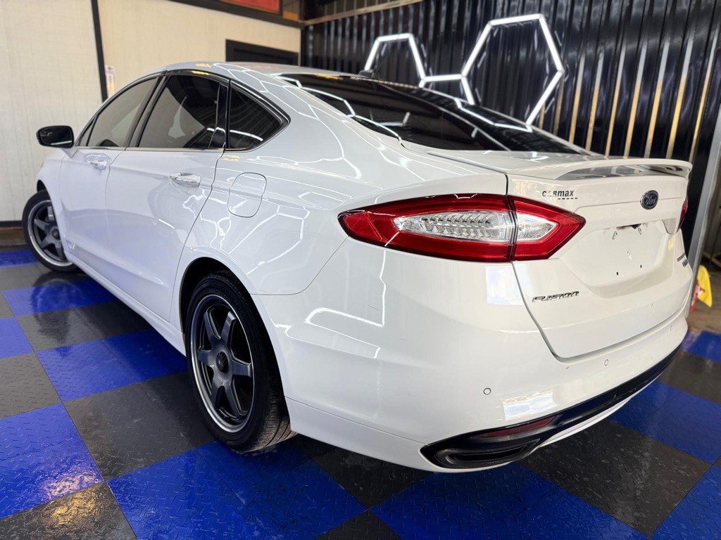 2015 Ford Fusion Image 30