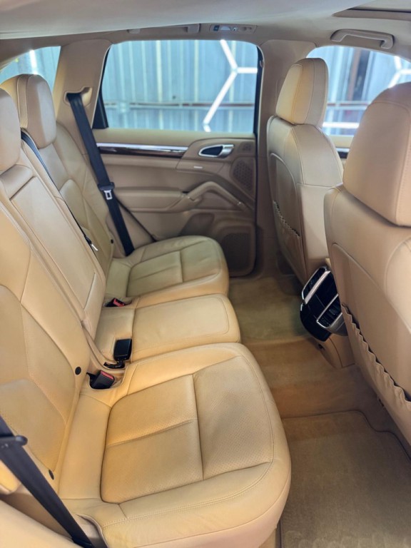 2012 Porsche Cayenne Image 15