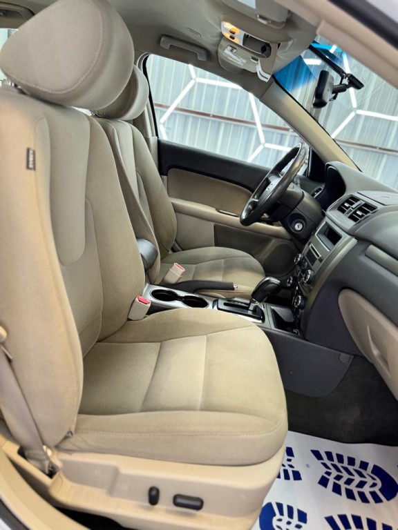 2011 Ford Fusion Image 12