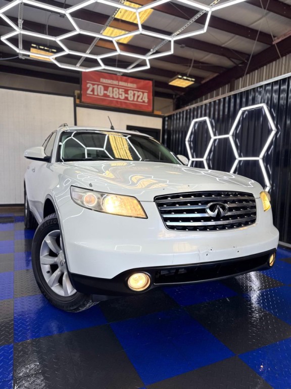 2005 INFINITI FX35 Image 2