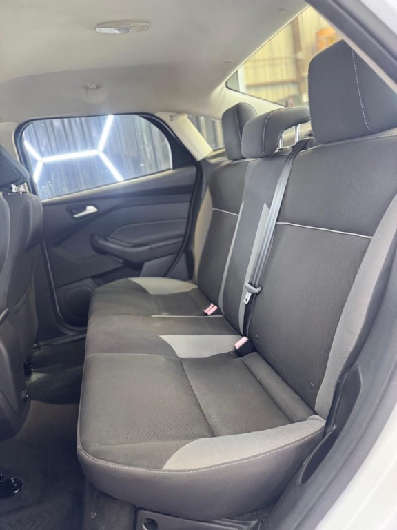 2014 Ford Focus Image 16