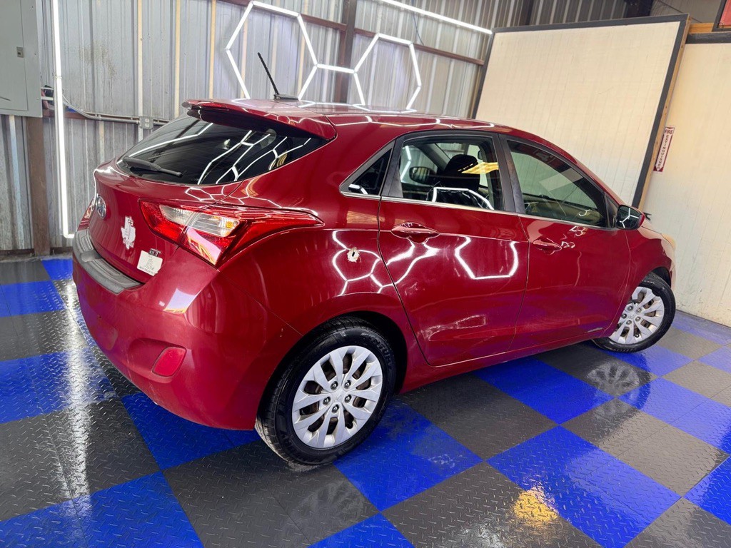 2016 Hyundai Elantra Image 3