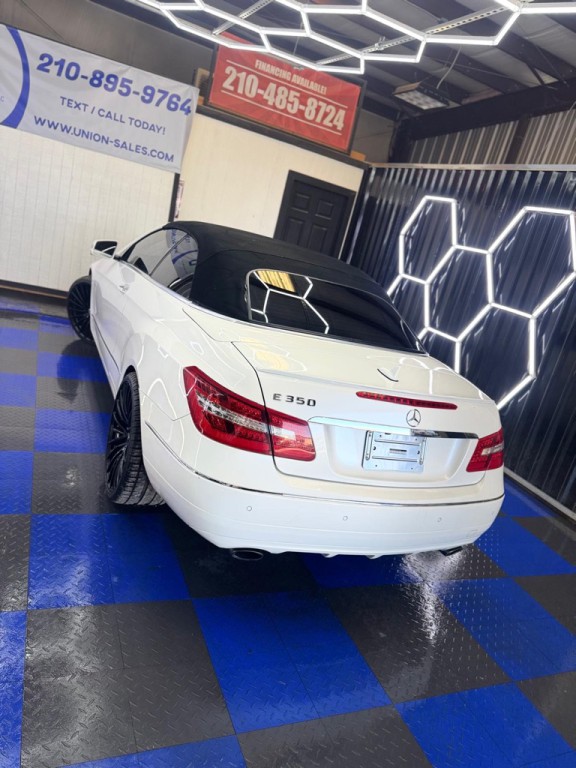 2012 Mercedes-Benz E-Class Image 24