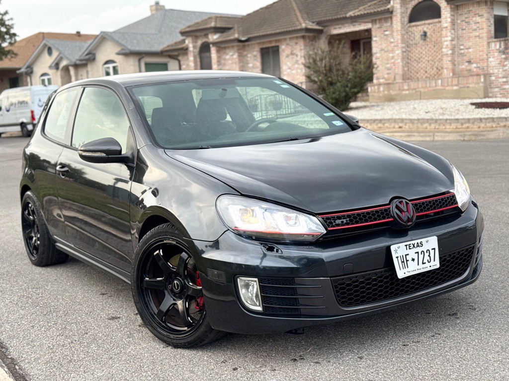 2013 Volkswagen GTI Image 2