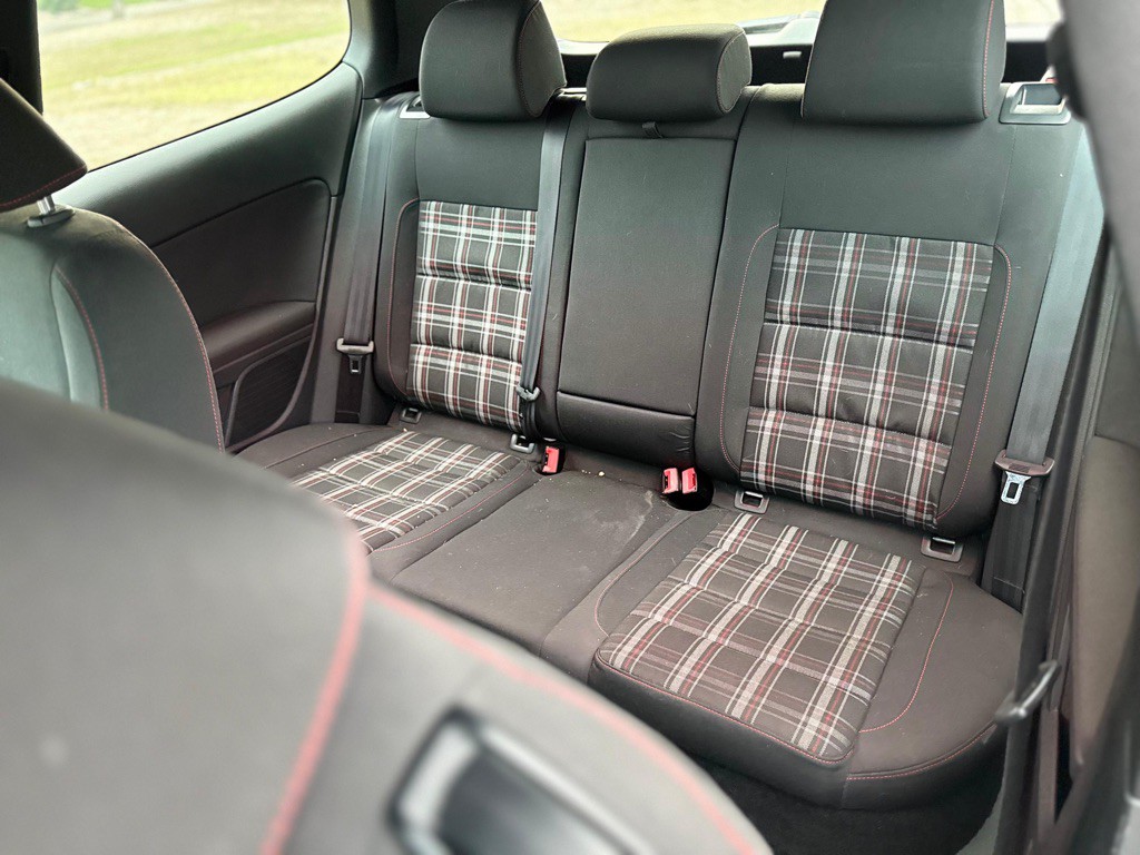 2013 Volkswagen GTI Image 12