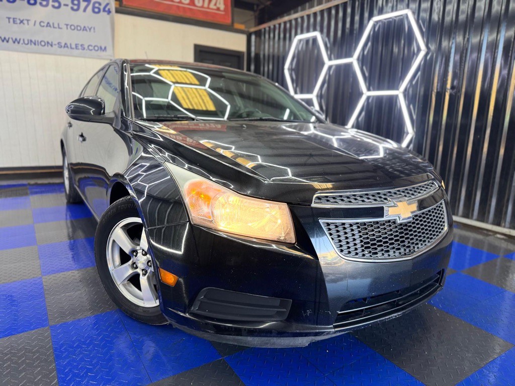 2013 Chevrolet Cruze Image 1