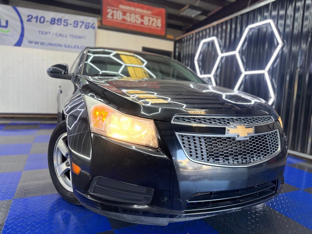 2013 Chevrolet Cruze Image 2