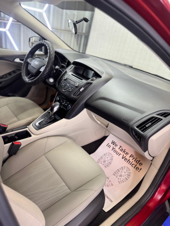 2017 Ford Focus Image 12