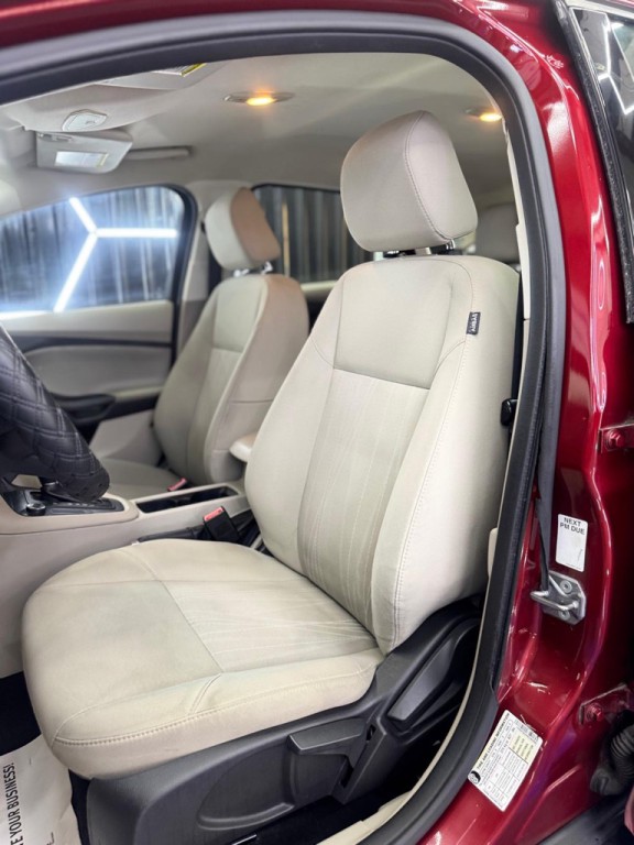 2017 Ford Focus Image 18