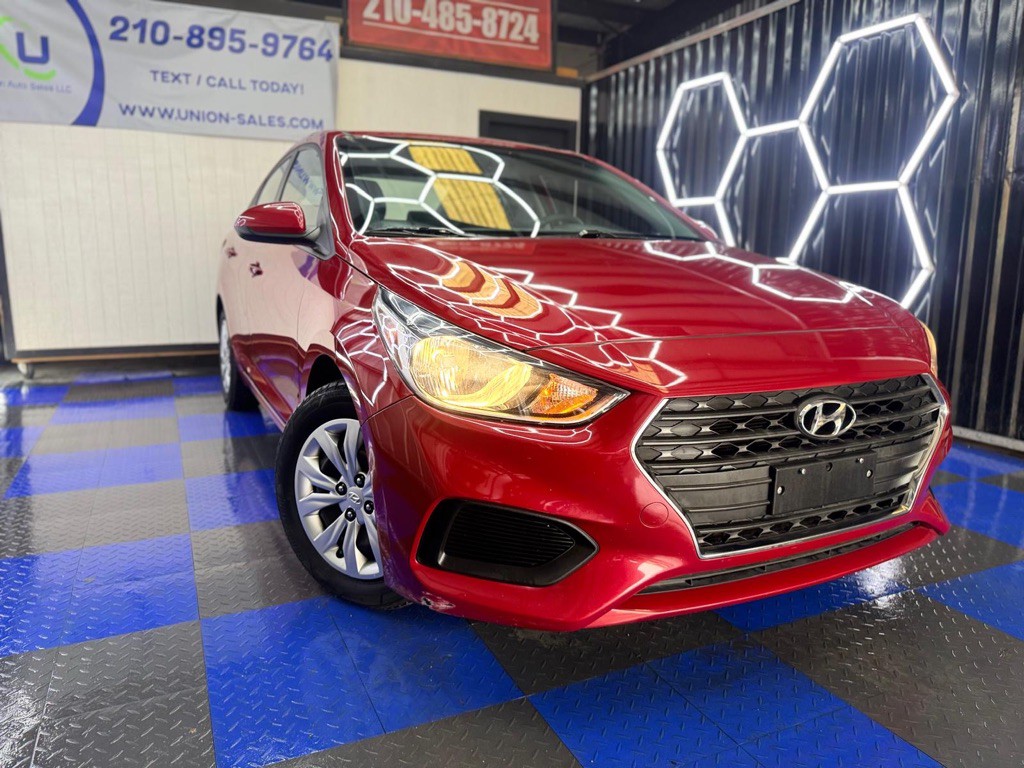 2018 Hyundai Accent Image 2