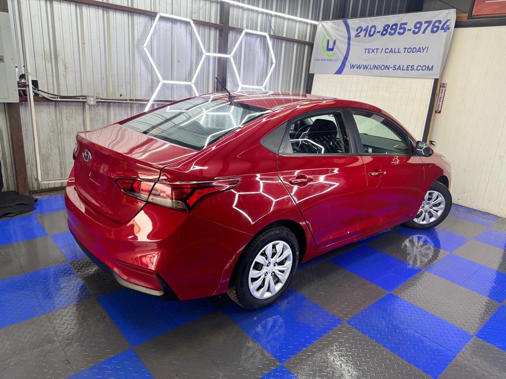 2018 Hyundai Accent Image 24
