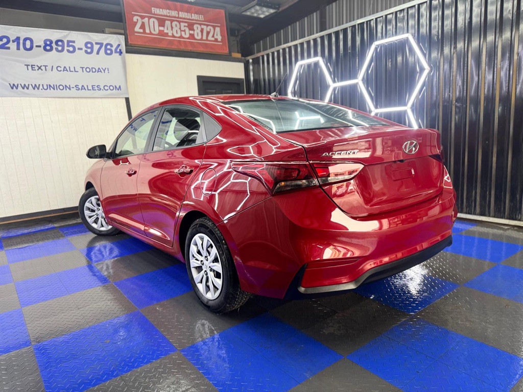 2018 Hyundai Accent Image 30