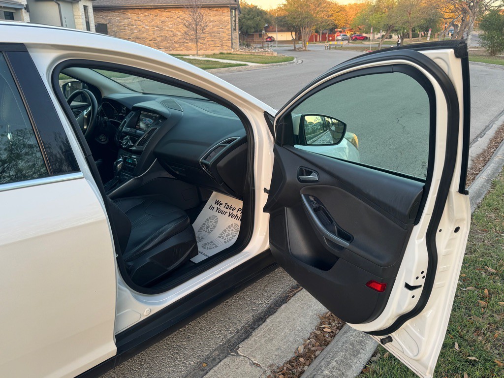 2012 Ford Focus Image 12