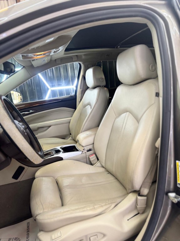 2011 Cadillac SRX Image 16