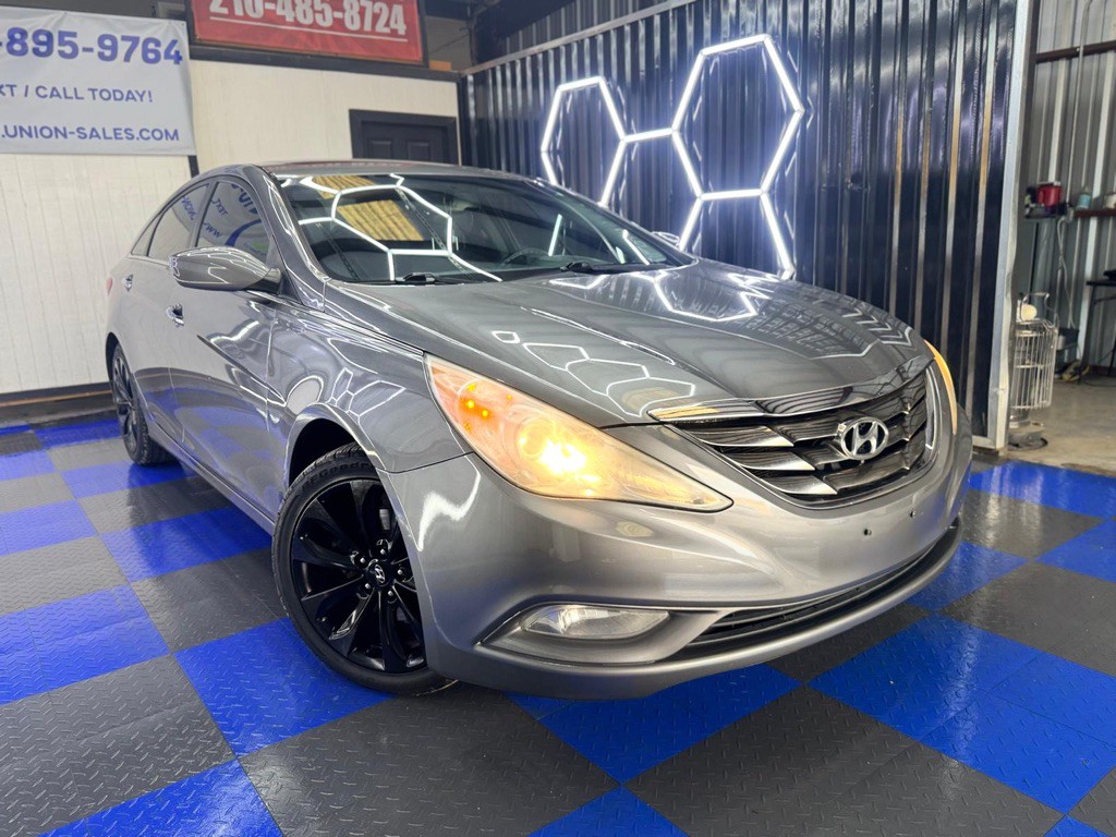 2012 Hyundai Sonata Image 2