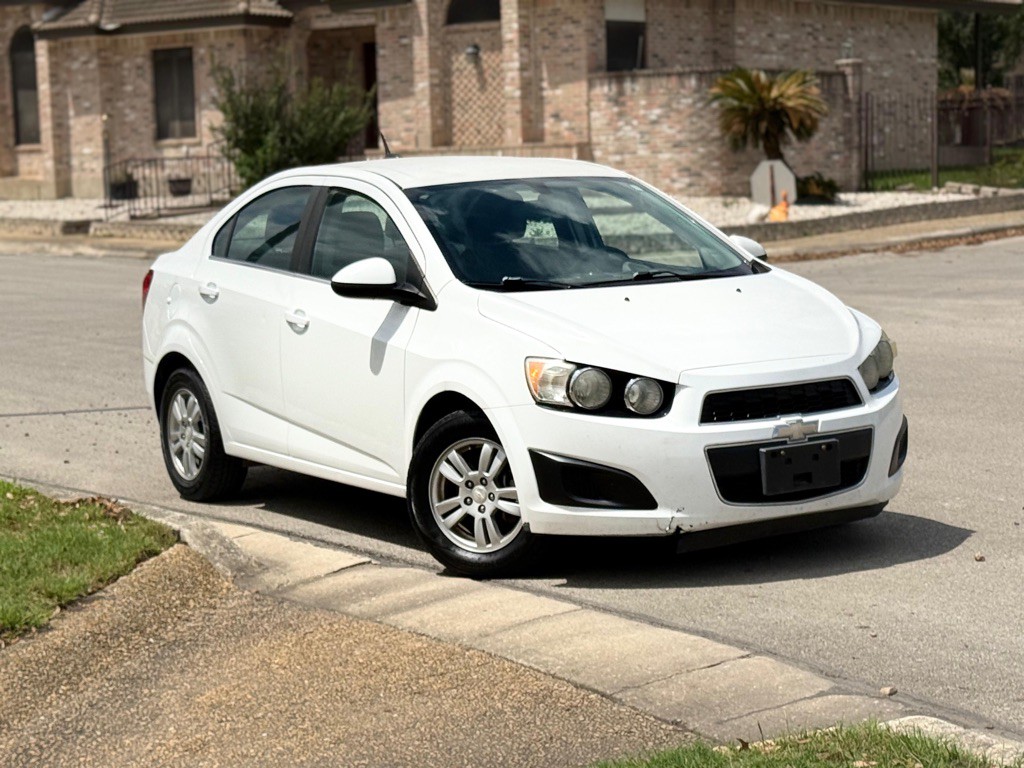 2014 Chevrolet Sonic Image 1