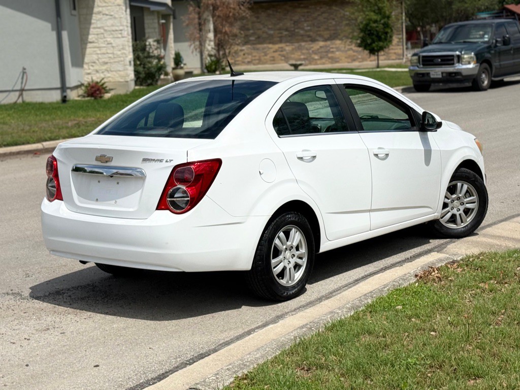 2014 Chevrolet Sonic Image 2