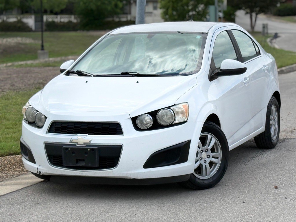 2014 Chevrolet Sonic Image 3
