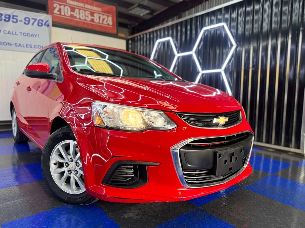 2017 Chevrolet Sonic Image 2