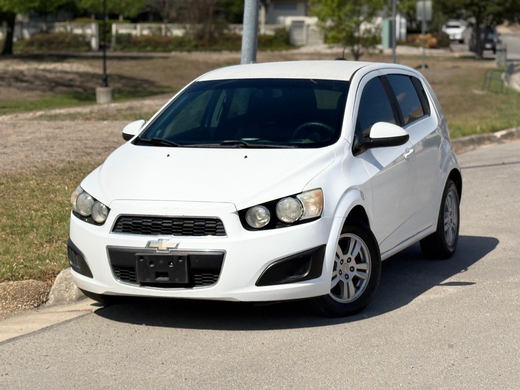 2016 Chevrolet Sonic Image 1