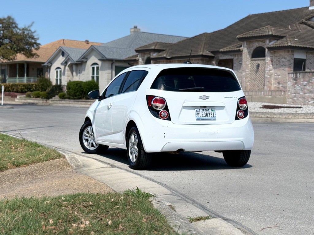 2016 Chevrolet Sonic Image 3