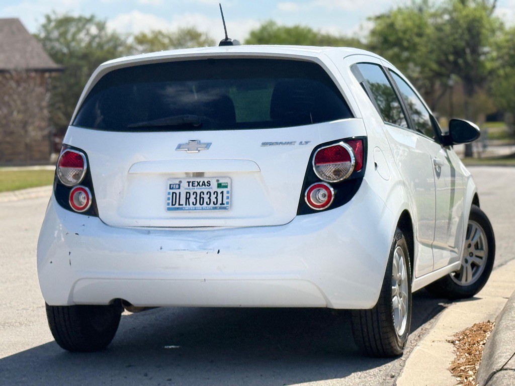 2016 Chevrolet Sonic Image 4