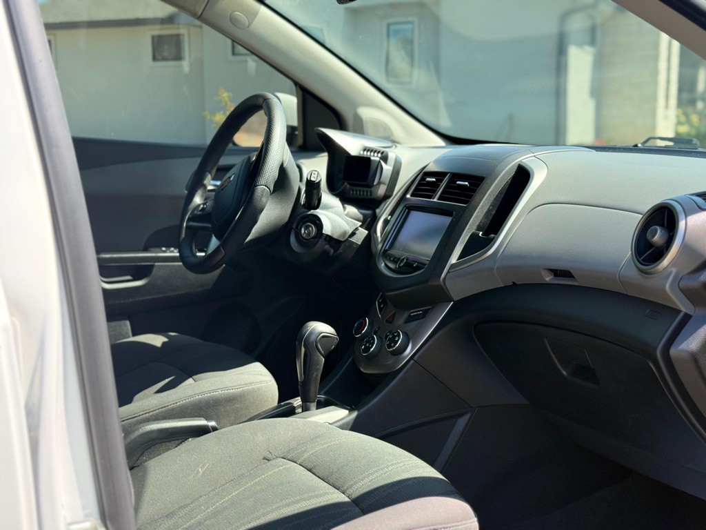 2016 Chevrolet Sonic Image 6