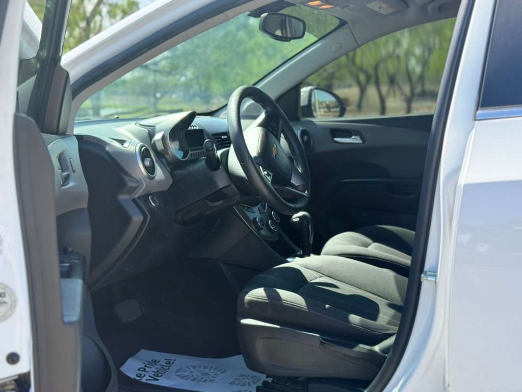 2016 Chevrolet Sonic Image 7