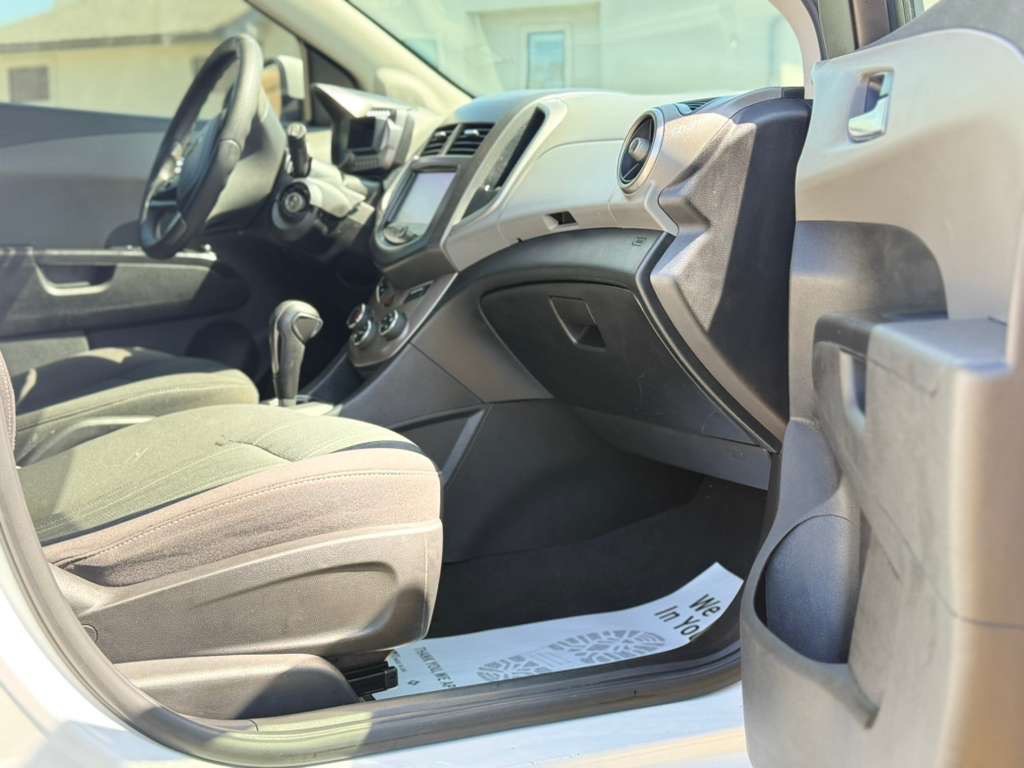 2016 Chevrolet Sonic Image 8