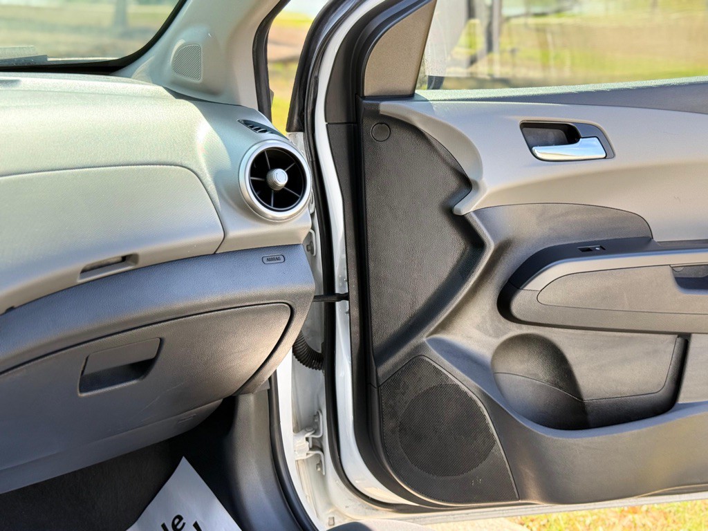 2016 Chevrolet Sonic Image 10