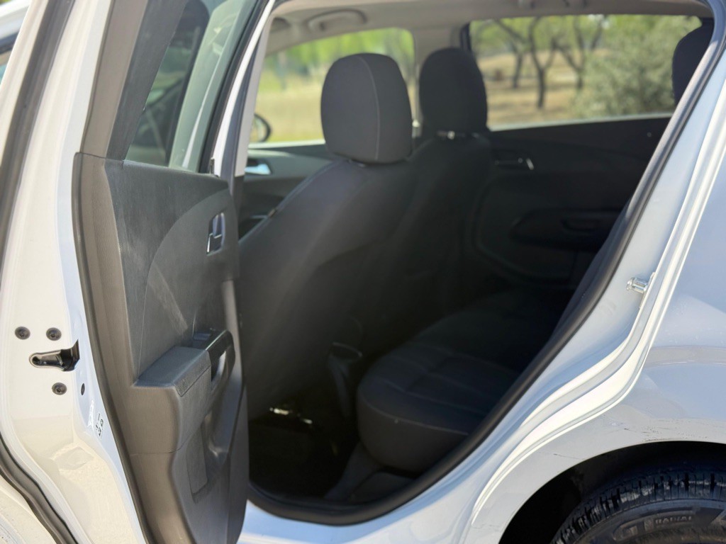 2016 Chevrolet Sonic Image 11