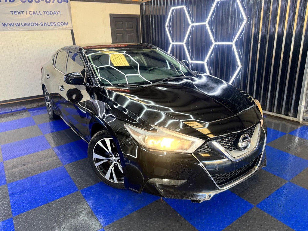 2017 Nissan Maxima Image 1