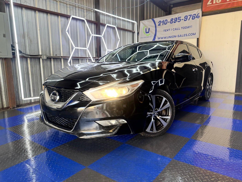 2017 Nissan Maxima Image 2