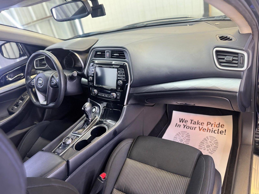 2017 Nissan Maxima Image 12
