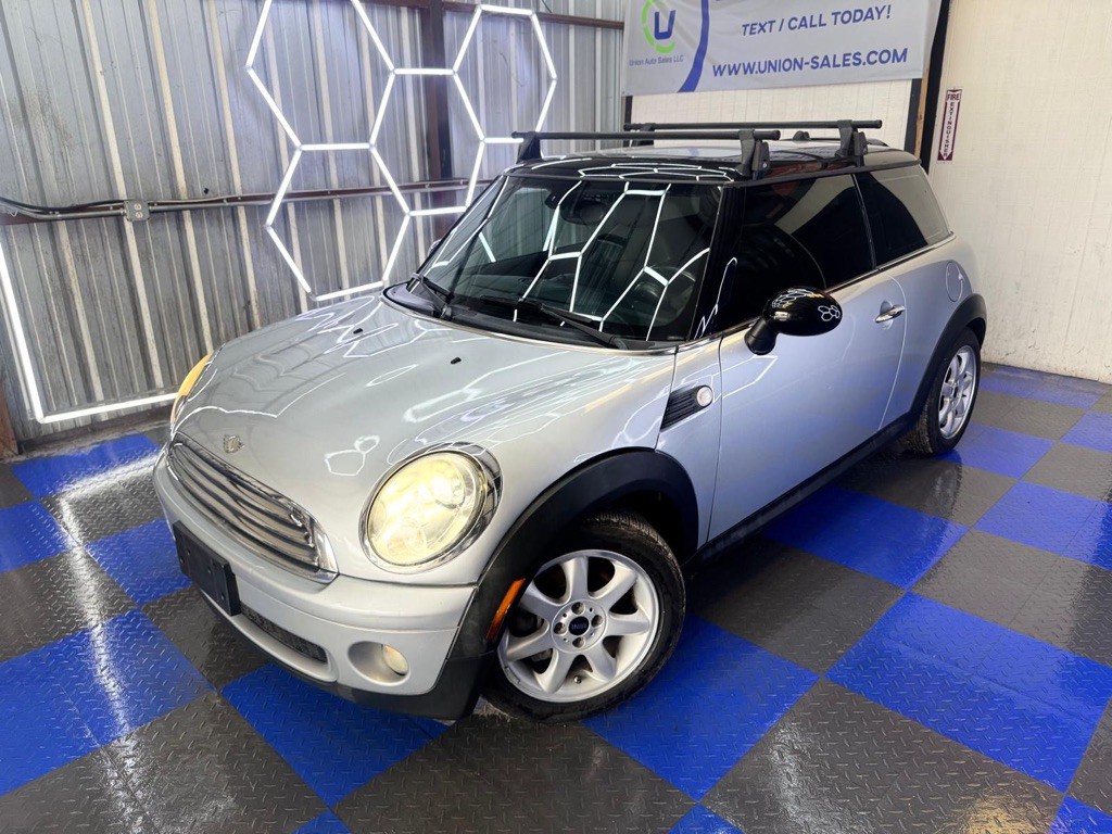 2009 MINI Cooper Image 1