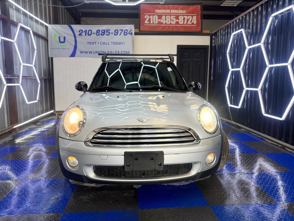 2009 MINI Cooper Image 2