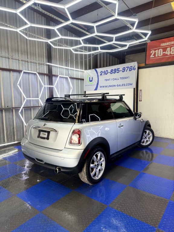 2009 MINI Cooper Image 4