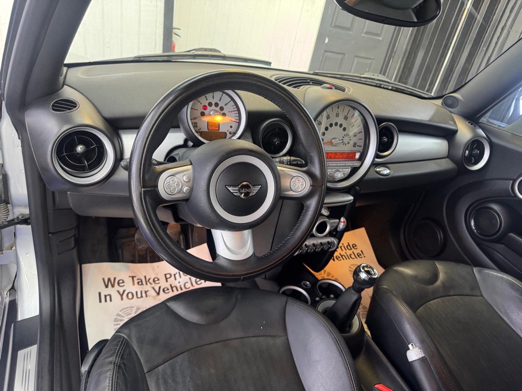 2009 MINI Cooper Image 12