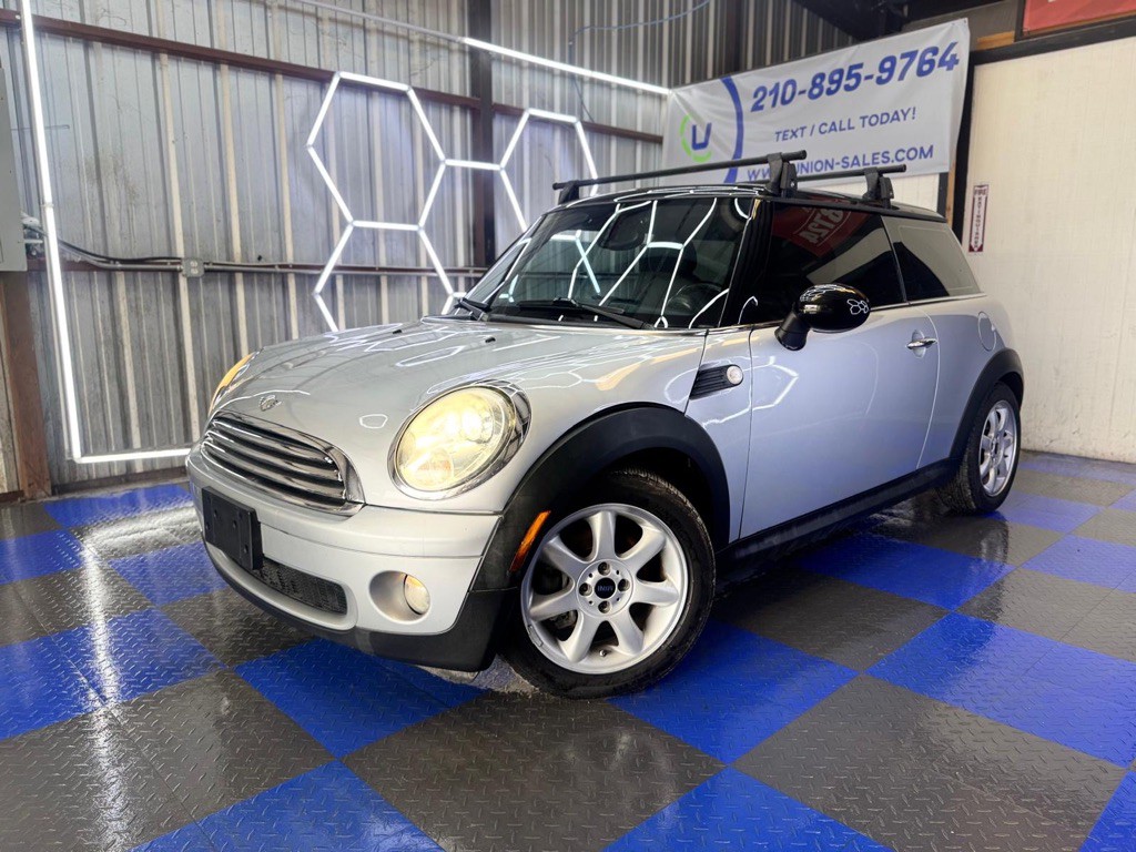 2009 MINI Cooper Image 16