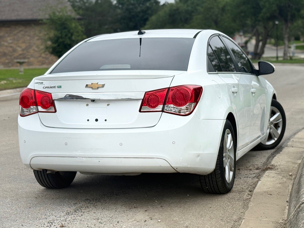 2014 Chevrolet Cruze Image 2