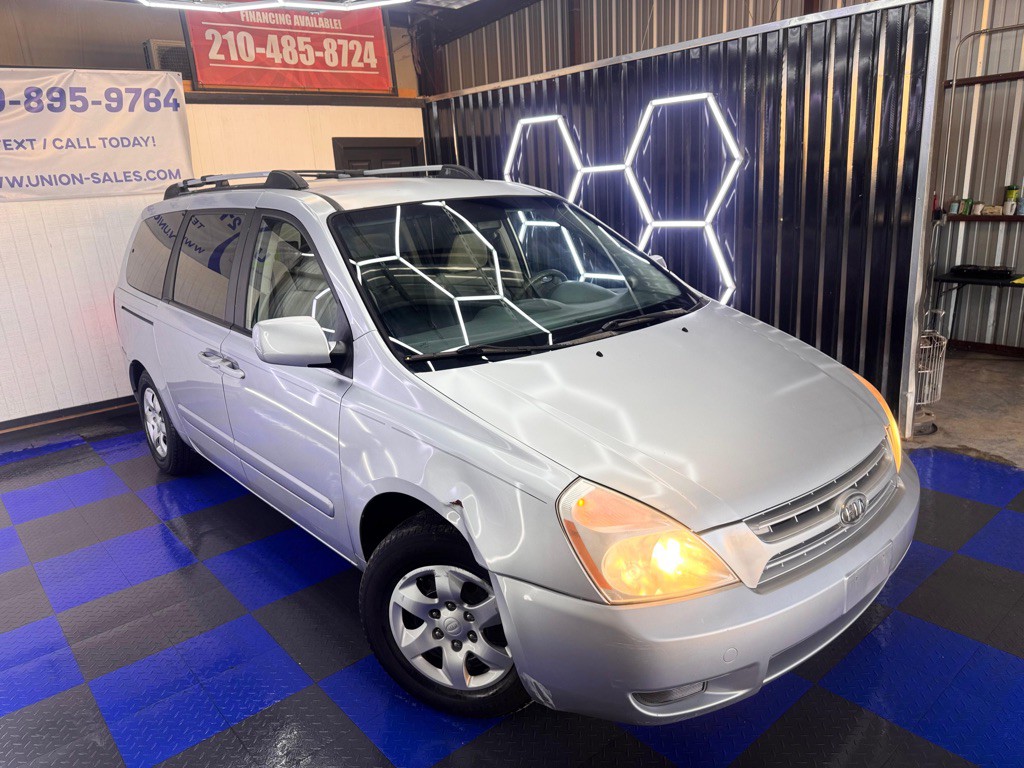 2008 Kia Sedona Image 2